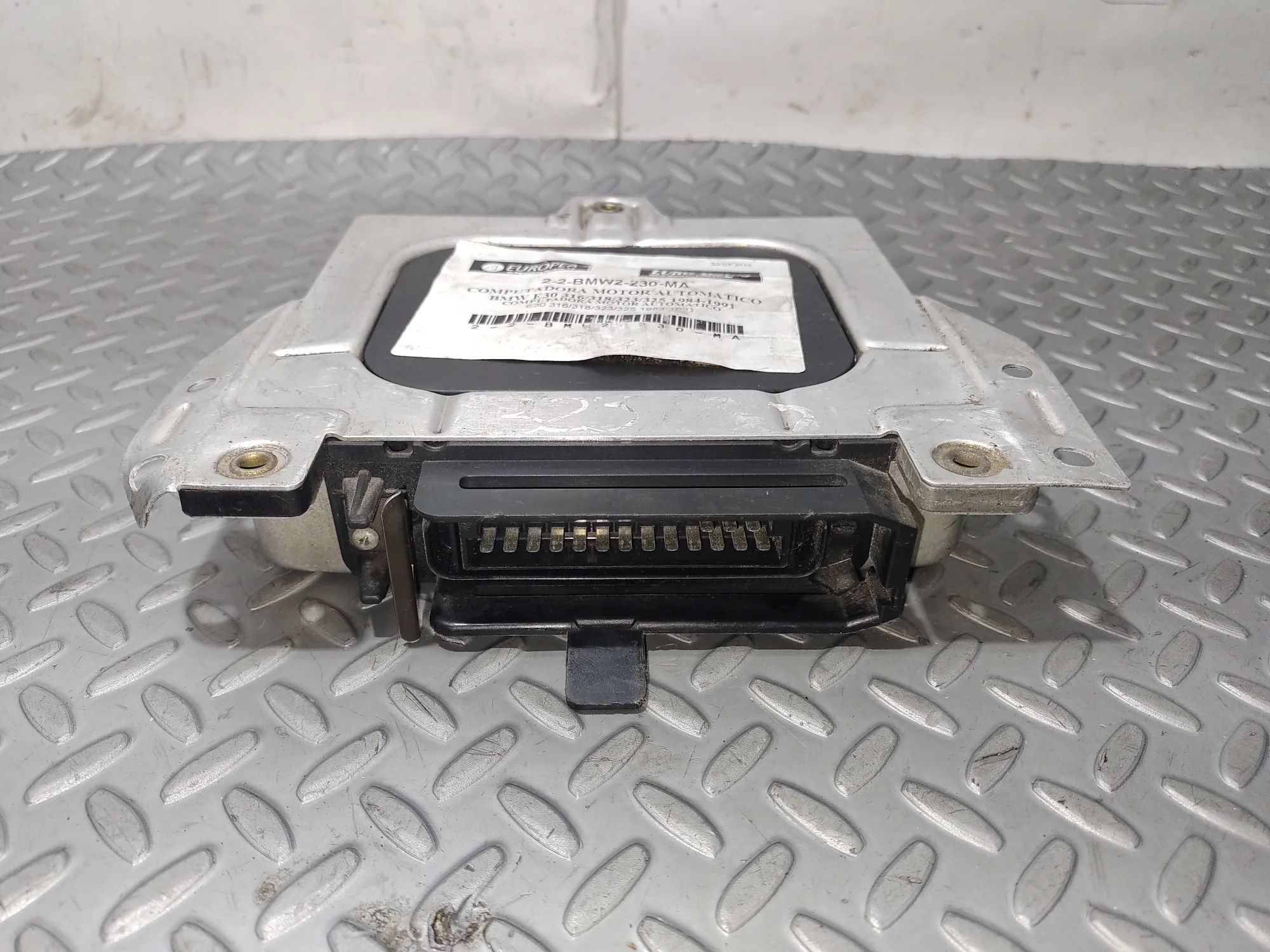 COMPUTADORA DE MOTOR AUTOMATICO PARA BMW (1984-1991) 13611284406 1 COMPUTADORA DE MOTOR AUTOMATICO PARA BMW (1984-1991) 13611284406