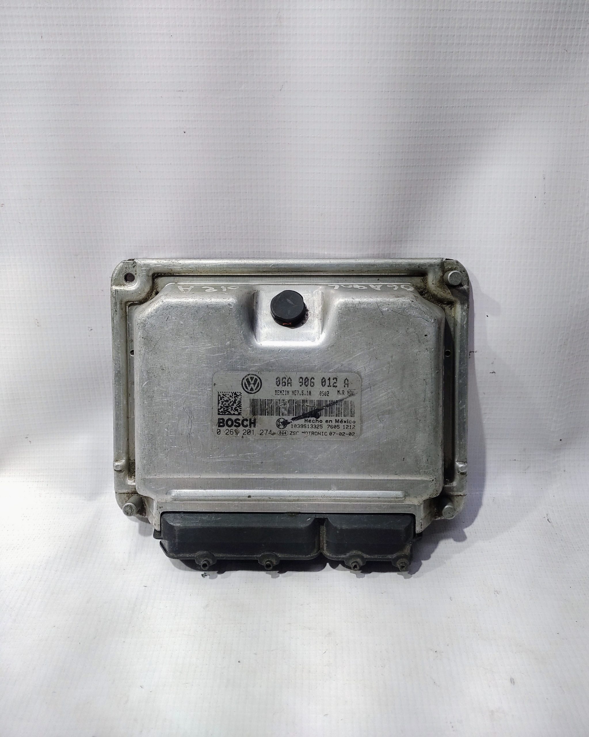 COMPUTADORA DE INYECCION PARA VOLKSWAGEN (2000-2005) 06A906012A 1 COMPUTADORA DE INYECCION PARA VOLKSWAGEN
(2000-2005) 06A906012A