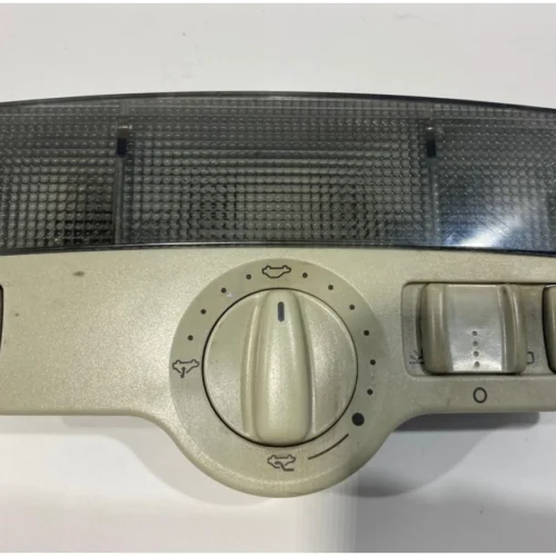 LUZ DE TECHO PARA VOLKSWAGEN (1999-2004)
1J0947105K 