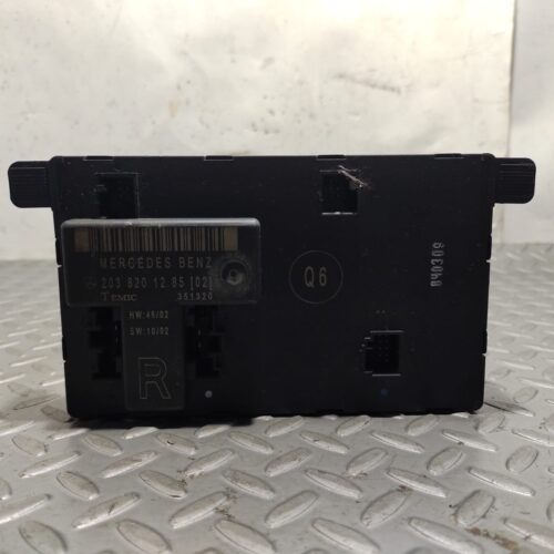 MODULO DE BLOQUEO DE PUERTA DELANTERA R
PARA MERCEDES BENZ (2000-2007) 203820128502 