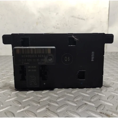 MODULO DE BLOQUEO DE PUERTA DELANTERA R
PARA MERCEDES BENZ (2000-2007) 203820128502 