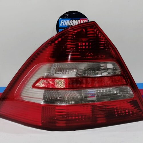 STOP IZQUIERDO PARA MERCEDES BENZ
(2000-2007) 2038201964 
