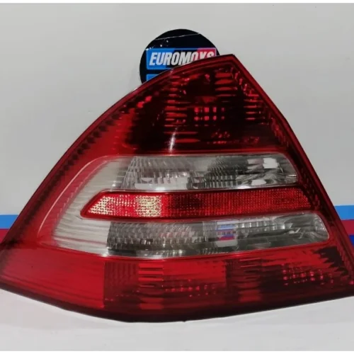 STOP IZQUIERDO PARA MERCEDES BENZ
(2000-2007) 2038201964 