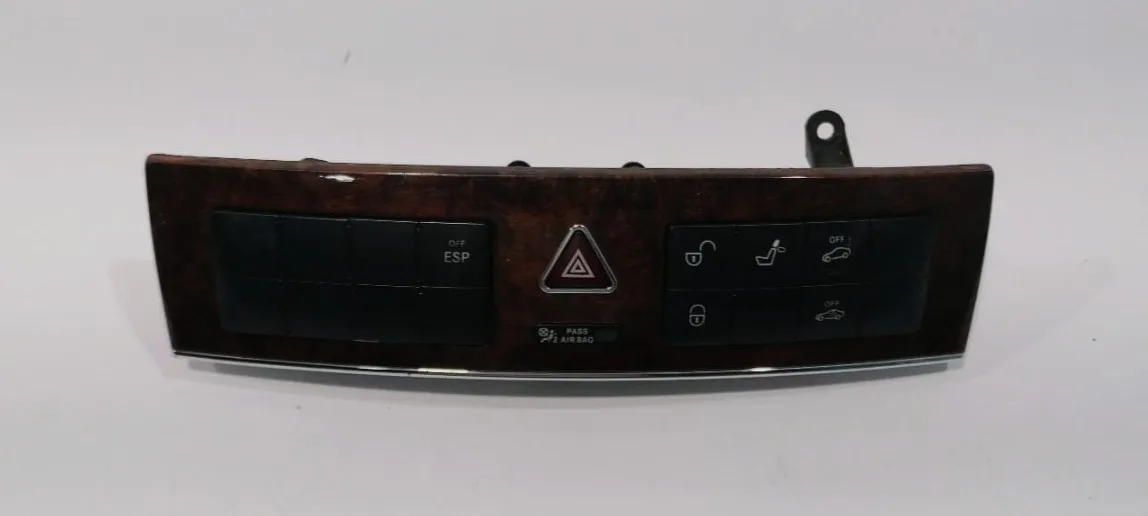 CONTROL DE AIRE ACONDOCIONADO PARA MERCEDES BENZ (2001-2005) 2038701710 1 CONTROL DE AIRE ACONDOCIONADO PARA
MERCEDES BENZ (2001-2005) 2038701710