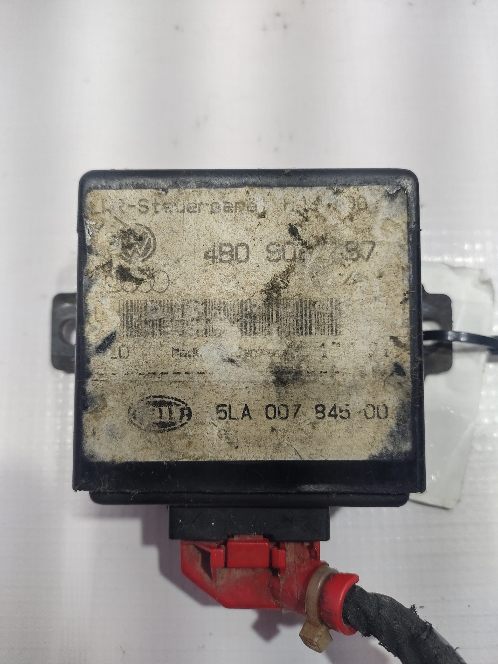 MODULO DE LUCES ALTAS Y BAJAS PARA AUDI (1997-2004) 4B0907357 1 MODULO DE LUCES ALTAS Y BAJAS PARA AUDI
(1997-2004) 4B0907357