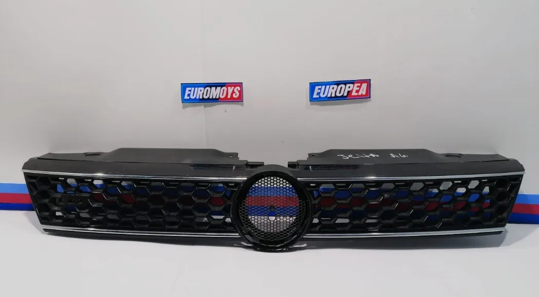 PERSIANA FRONTAL PARA VOLKSWAGEN (2010-2015) 5C6853653A 1 PERSIANA FRONTAL PARA VOLKSWAGEN
(2010-2015) 5C6853653A