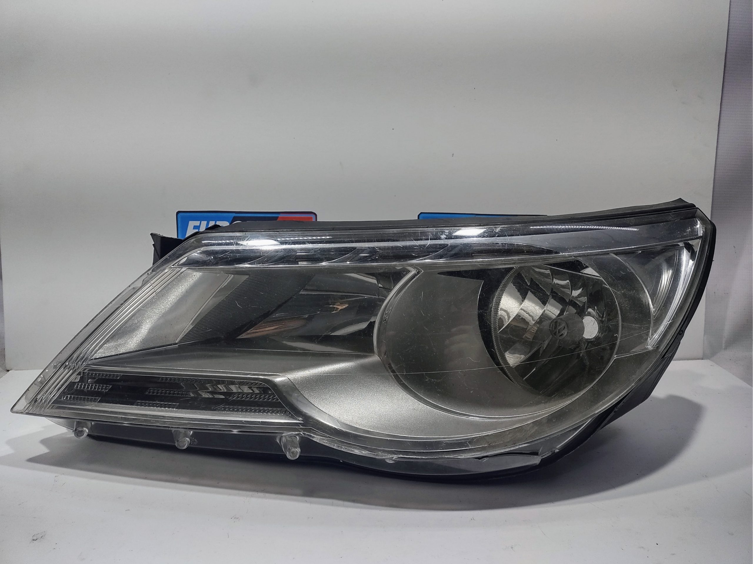 FARO IZQUIERDO TIPO B PARA VOLKSWAGEN (2008-2011) 5N1941031AB 1 FARO IZQUIERDO TIPO B PARA VOLKSWAGEN
(2008-2011) 5N1941031AB