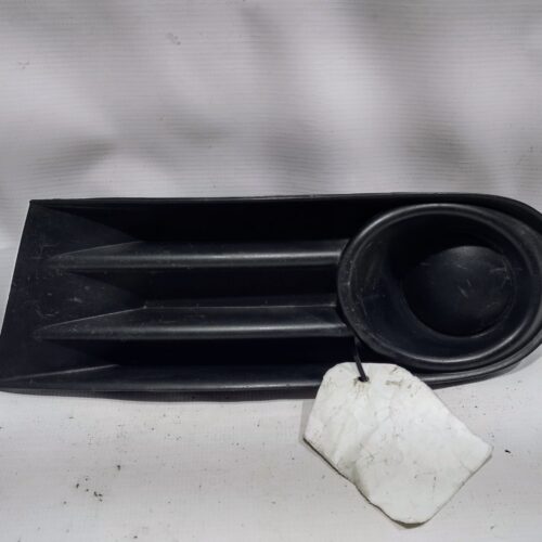 REJILLA DE BUMPER RH PARA VOLKSWAGEN
  (2012-2016) 5U0853665A 