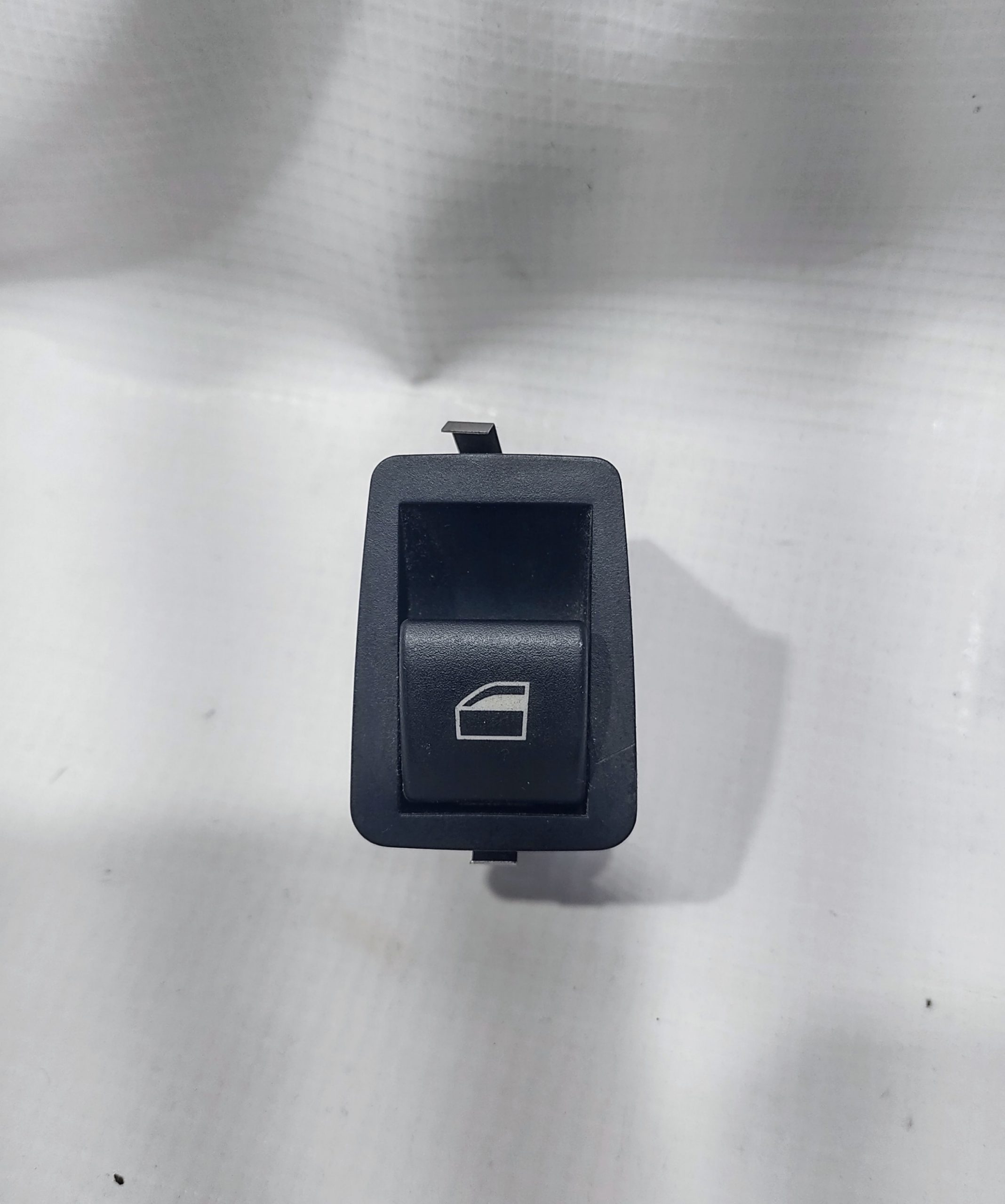 MANDO DE VIDRIOS ELECTRICOS PARA BMW (2000-2005) 6902174 1 MANDO DE VIDRIOS ELECTRICOS PARA BMW
(2000-2005) 6902174