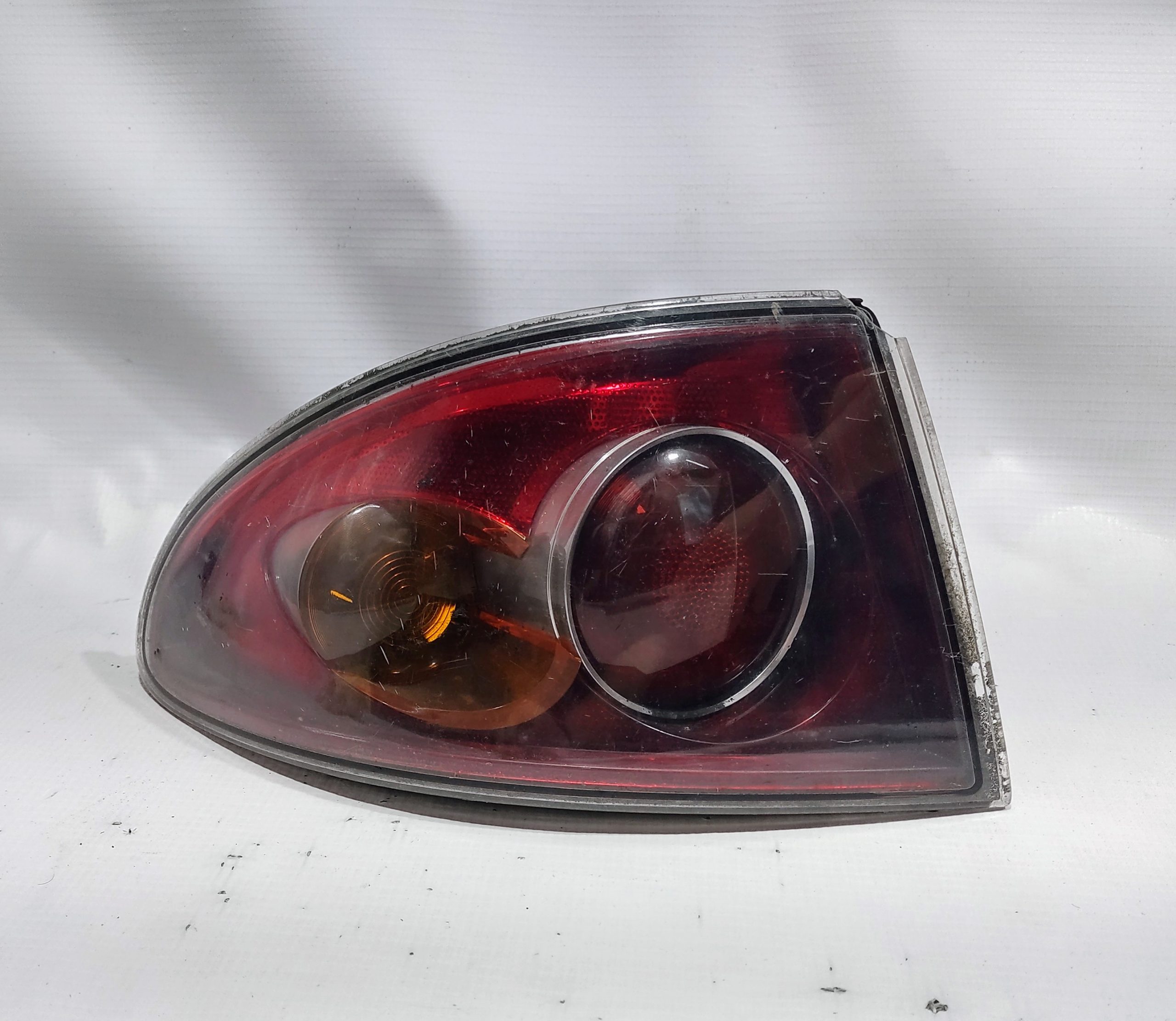 STOP DERECHO PARA SEAT (2004-2009) 6L6945095C 1 STOP DERECHO PARA SEAT (2004-2009)
6L6945095C