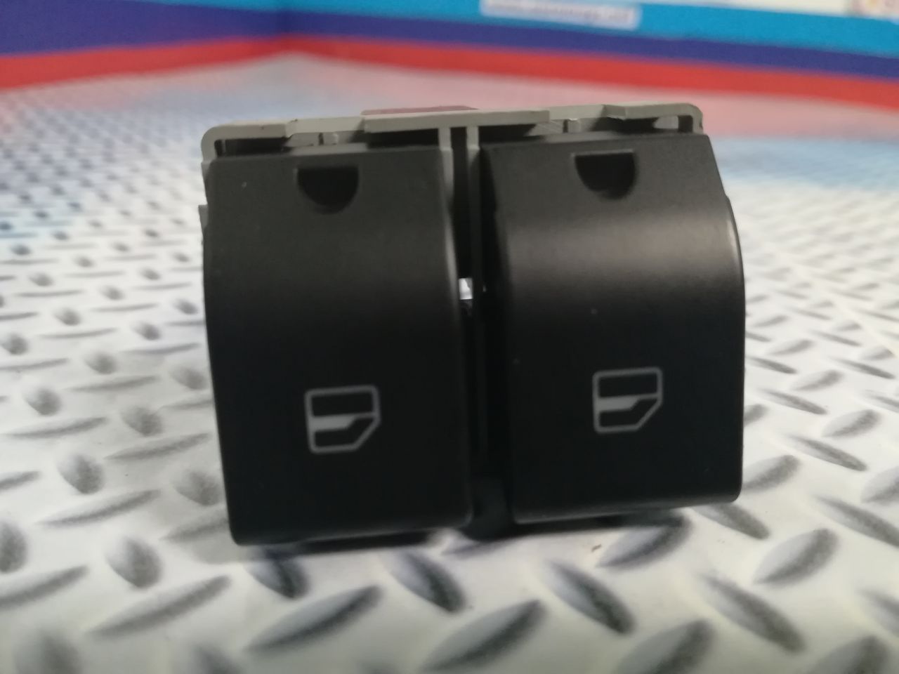 SWITCH DE VIDRIOS DELANTERO IZQUIERDO DE VENTANA PARA VOLKSWAGEN (R 09-12) 6Q0959858A01C 1 SWITCH DE VIDRIOS DELANTERO IZQUIERDO DE VENTANA PARA VOLKSWAGEN (R 09-12) 6Q0959858A01C