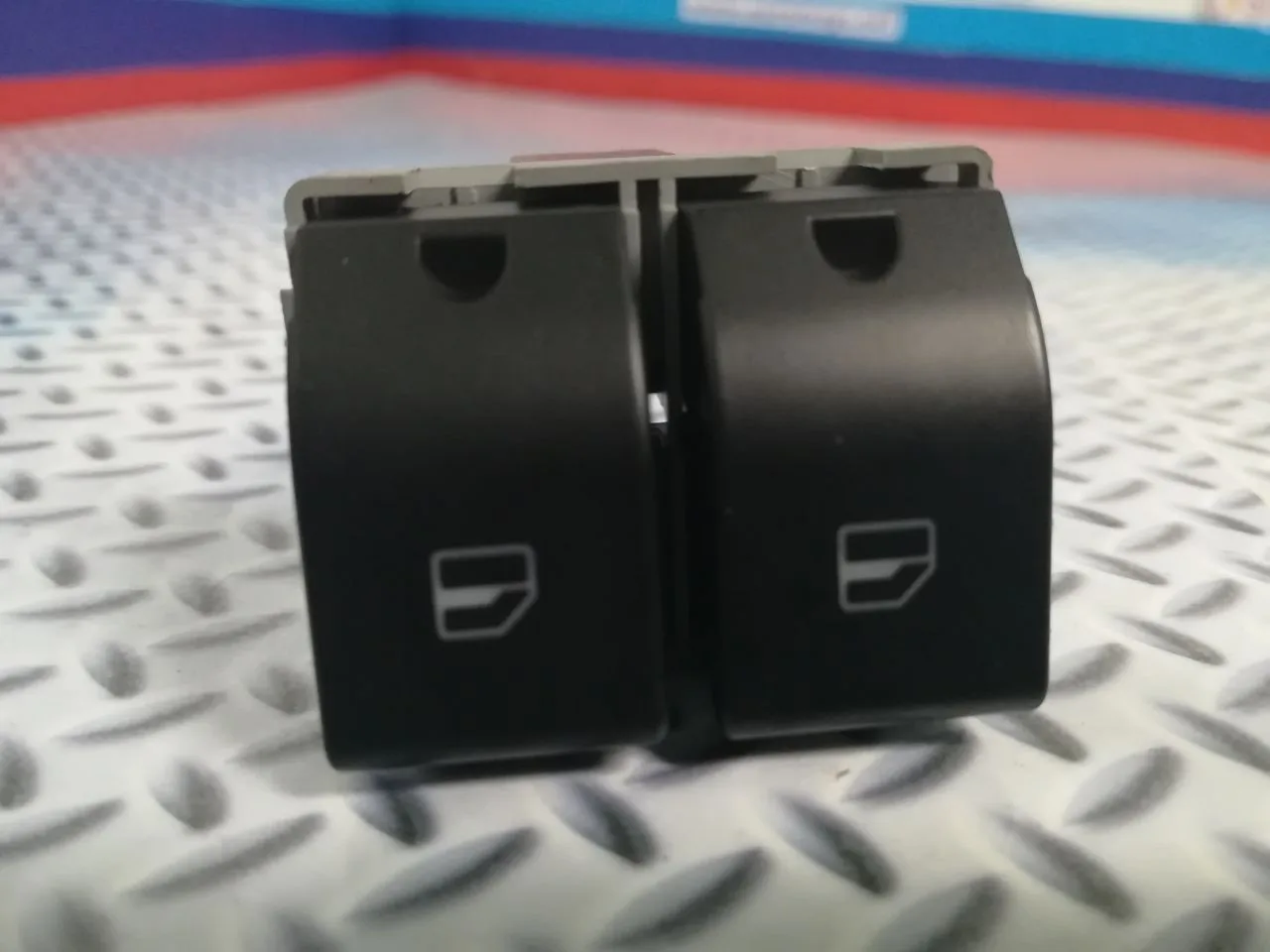 SWITCH DE VIDRIOS DELANTERO IZQUIERDO DE VENTANA PARA VOLKSWAGEN (R 09-12) 6Q0959858A01C 1 SWITCH DE VIDRIOS DELANTERO IZQUIERDO DE VENTANA PARA VOLKSWAGEN (R 09-12) 6Q0959858A01C