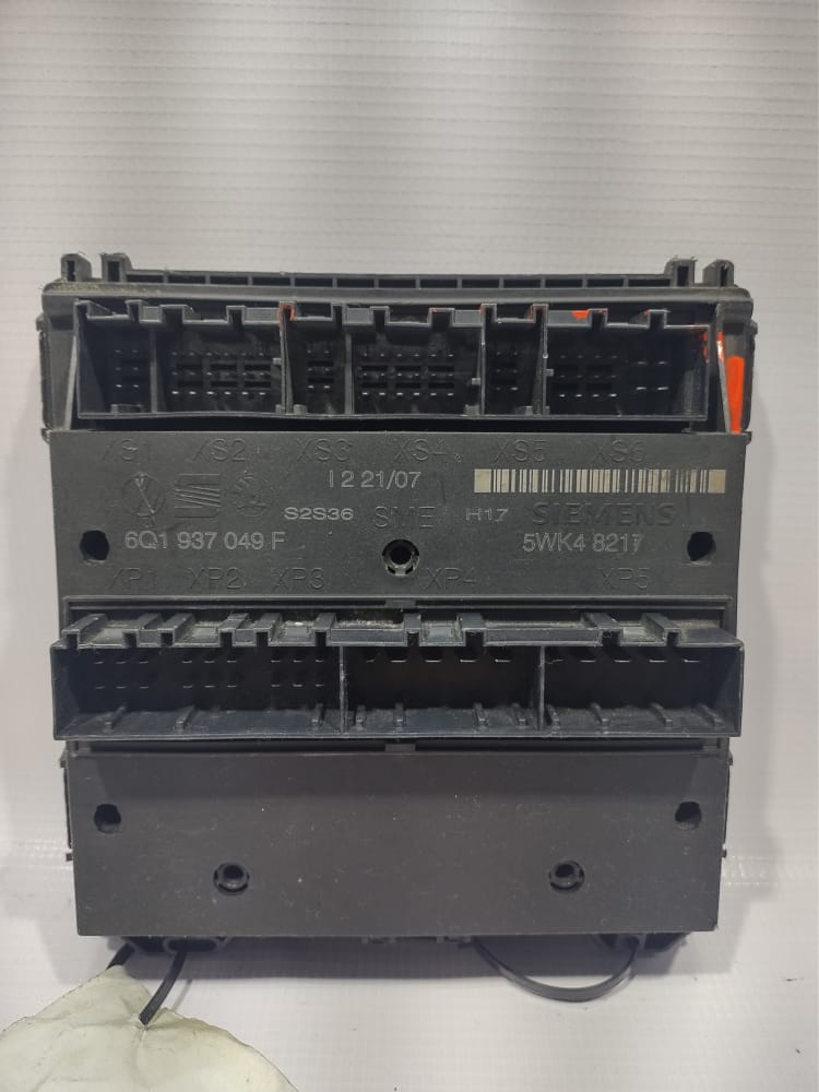 MODULO CONFORT PARA VOLKSWAGEN (2003-2006) 6Q1937049F 1 MODULO CONFORT PARA VOLKSWAGEN
(2003-2006) 6Q1937049F