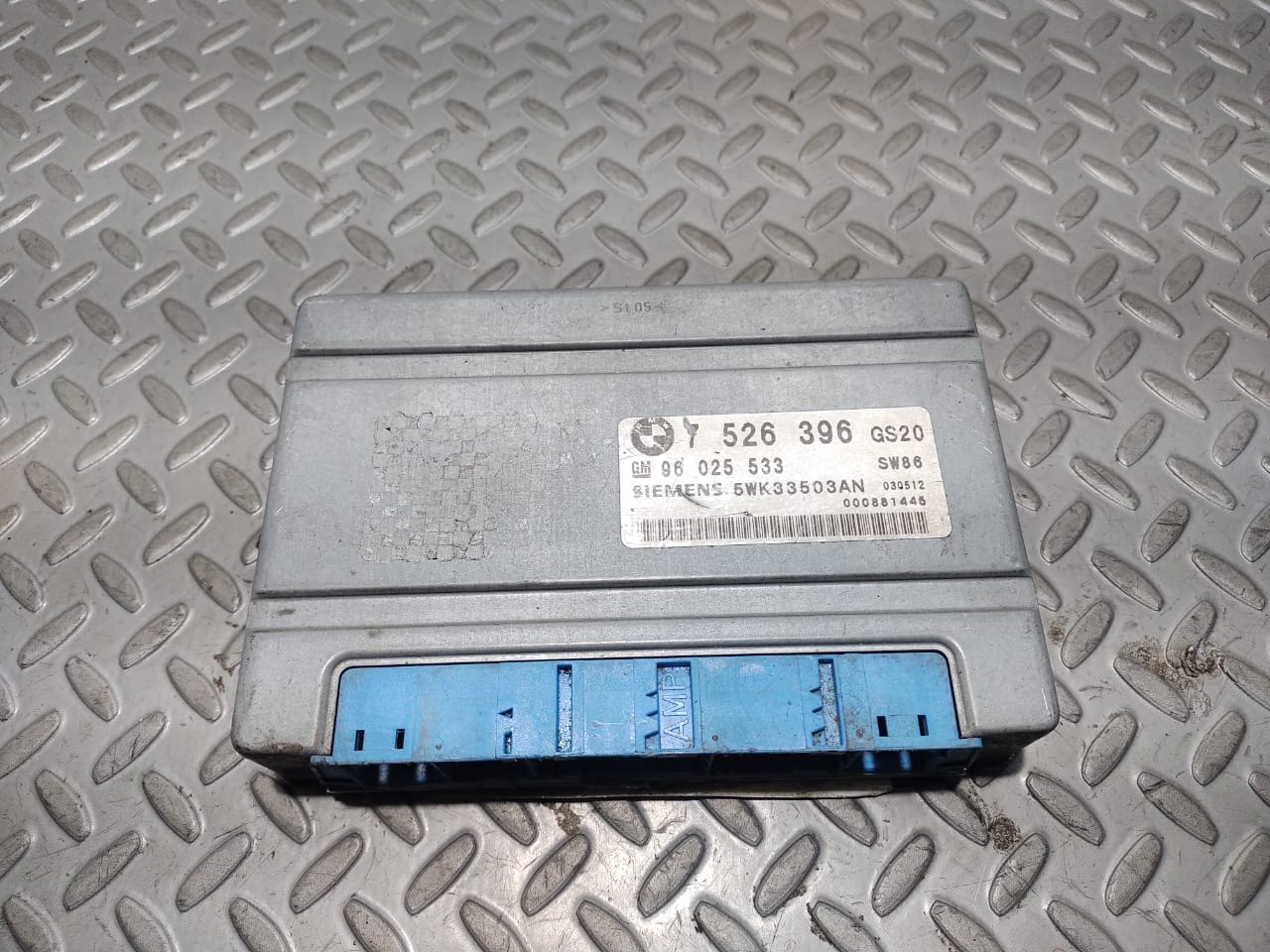 COMPUTADORA DE CAJA AUTOMATICA PARA BMW (2002-2006) 7526396 1 COMPUTADORA DE CAJA AUTOMATICA PARA BMW
(2002-2006) 7526396