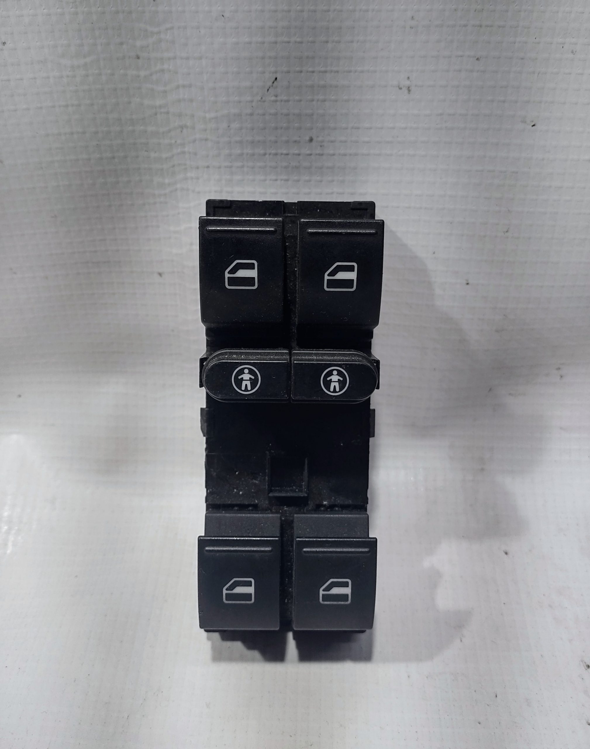 MANDO DE VIDRIOS ELECTRICOS PARA VOLKSWAGEN (2002-2010) 7L6959857E 1 MANDO DE VIDRIOS ELECTRICOS PARA
VOLKSWAGEN (2002-2010) 7L6959857E