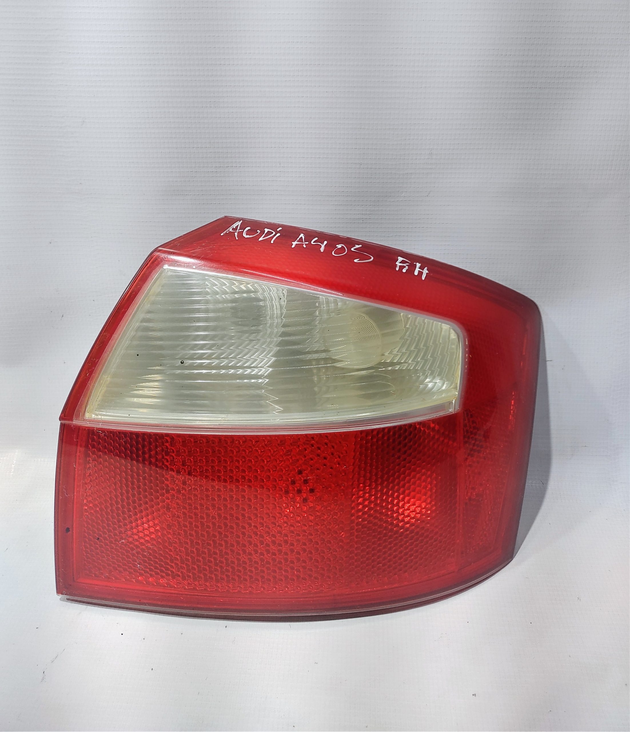 FARO DERECHO AUDI A4 2001-2005 SEDAN B6 2009-2015 8E5945218 1 FARO DERECHO AUDI A4 2001-2005 SEDAN B6
2009-2015 8E5945218