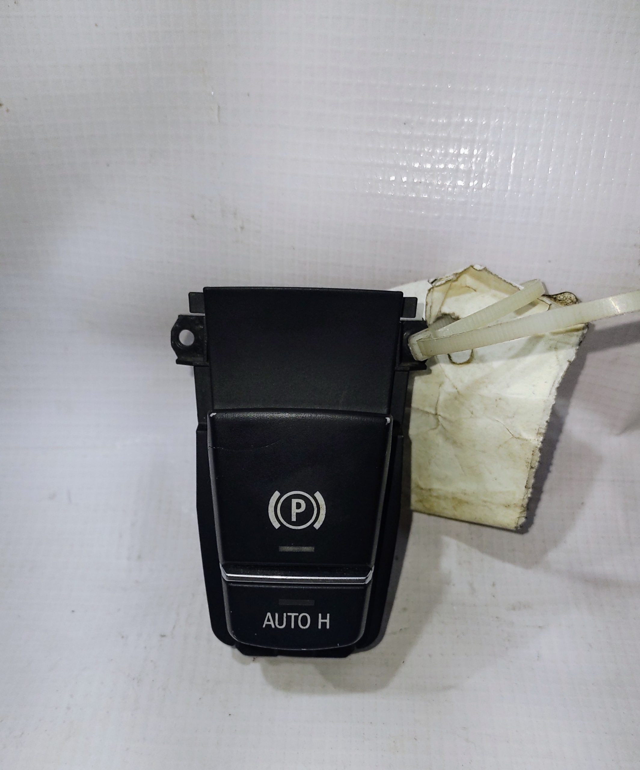 INTERRUPTOR DE FRENO DE MANO PARA BMW (2009-2014) 9318731  1 INTERRUPTOR DE FRENO DE MANO PARA BMW
(2009-2014) 9318731