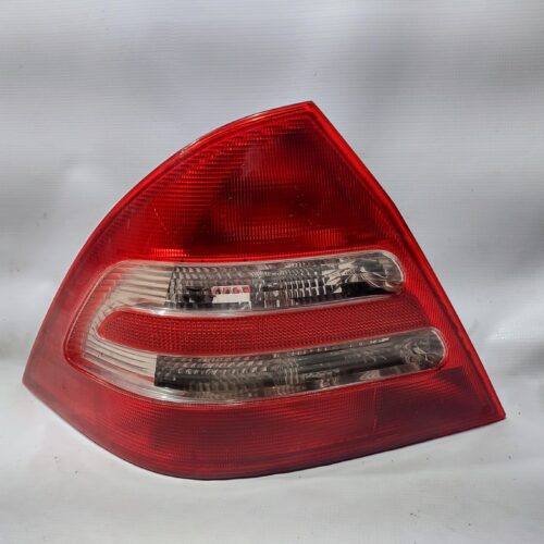 STOP IZQUIERDO PARA MERCEDES BENZ
(2001-2005) A2038200964 