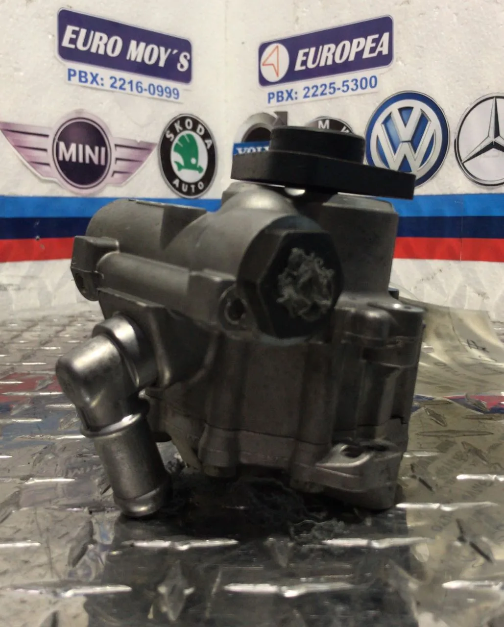 BOMBA DE TIMÓN HIDRÁULICO 3.0 PARA BMW X5 E53 2000, 2001, 2002, 2003, 2004, 2005, 2006 1 BOMBA DE TIMÓN HIDRÁULICO 3.0 PARA BMW X5
E53 2000, 2001, 2002, 2003, 2004, 2005, 2006