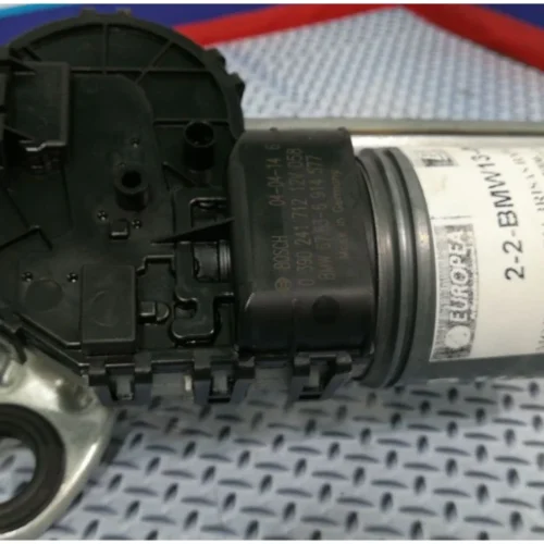 MOTOR DE PARABRISAS PARA BMW X3 E83 2003,
2004, 2005, 2006. . . 2014, 2015
