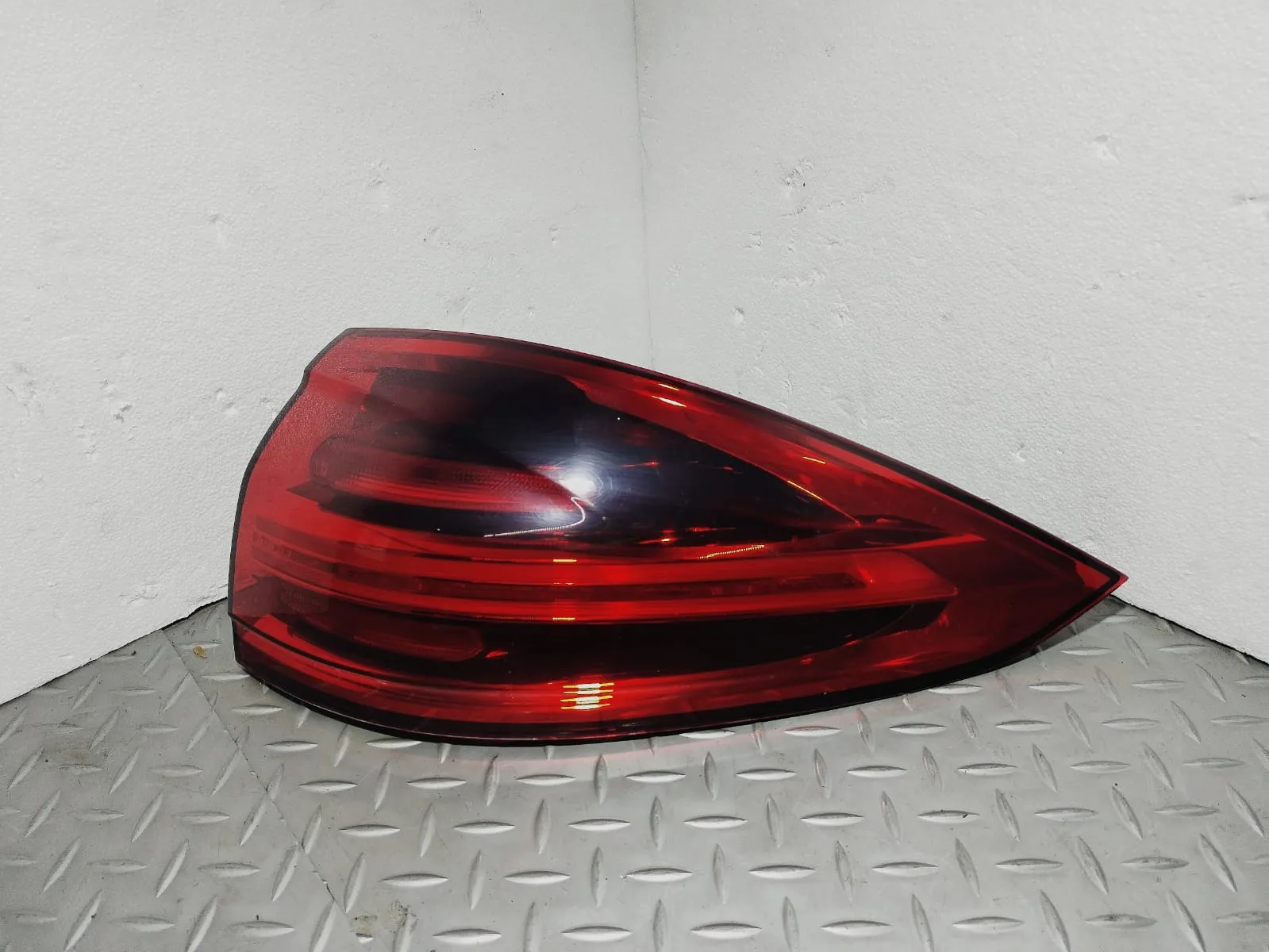 STOP DERECHO LED PARA PORSCHE (2010-2014) 7P5945208G 1 STOP DERECHO LED PARA PORSCHE (2010-2014)
7P5945208G