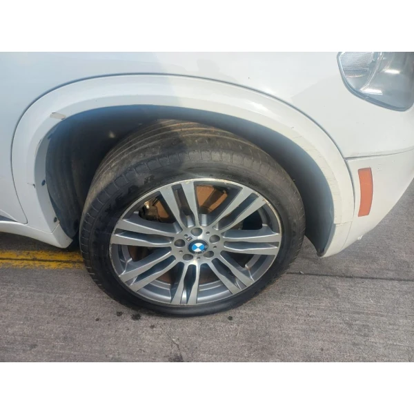 Camioneta BMW X5 E70 Color Blanco - Imagen 2