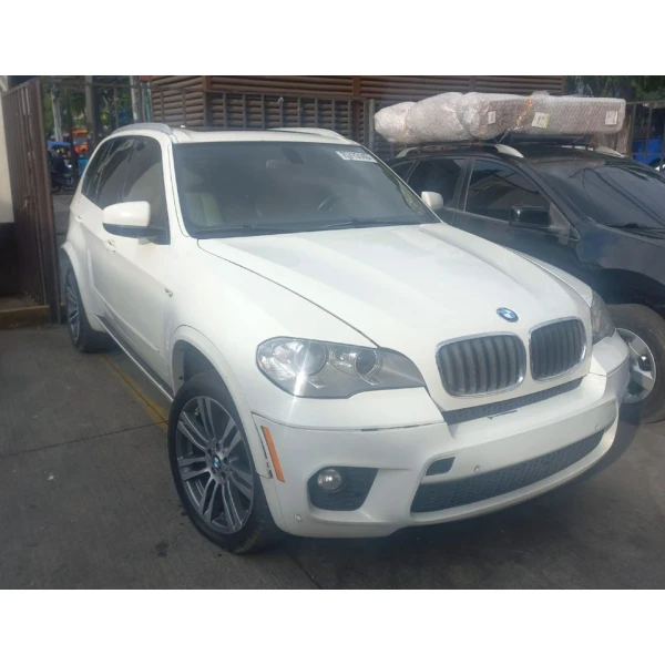 Camioneta BMW X5 E70 Color Blanco - Imagen 3