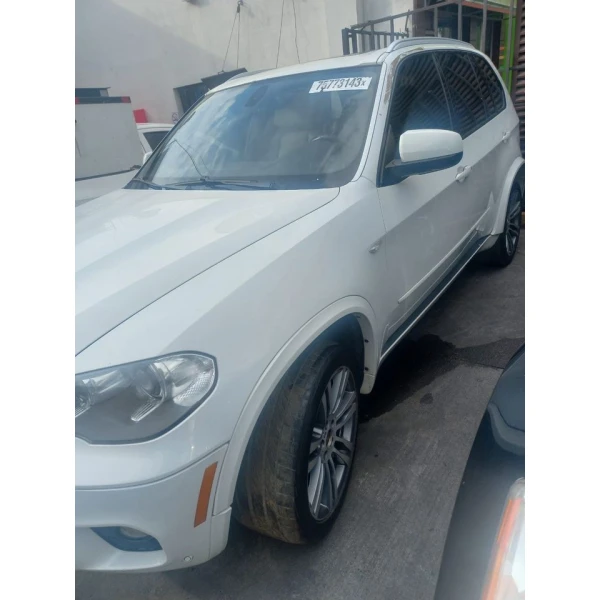 Camioneta BMW X5 E70 Color Blanco - Imagen 4